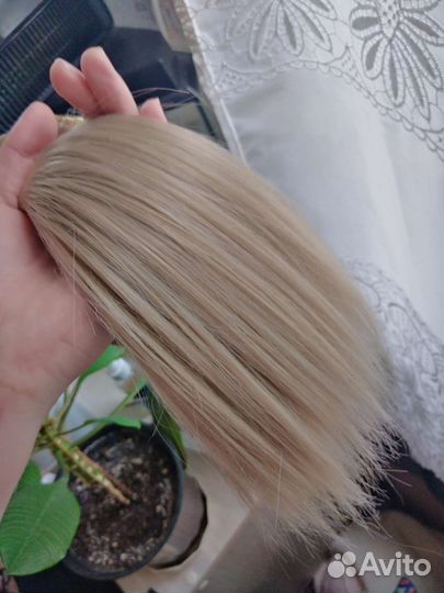 Волосы на заколках блонд