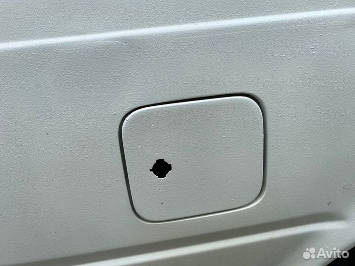 Лючок бензобака Nissan Sunny B11