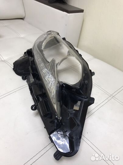 Стекло правой фары Lexus ES 6 рестайлинг 14-18г