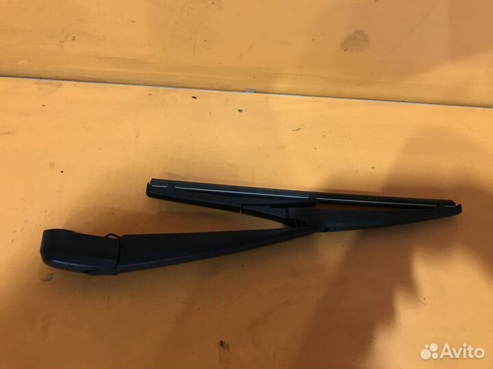 Поводок заднего дворника на Hyundai Creta