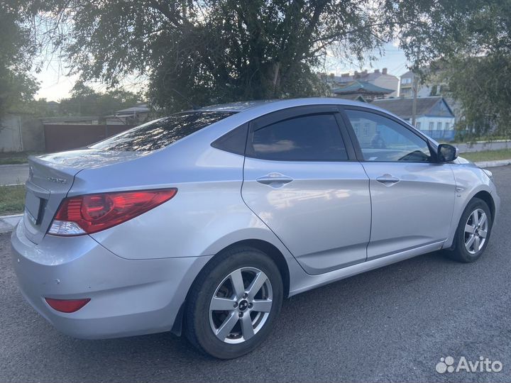 Hyundai Solaris 1.6 AT, 2013, 100 000 км