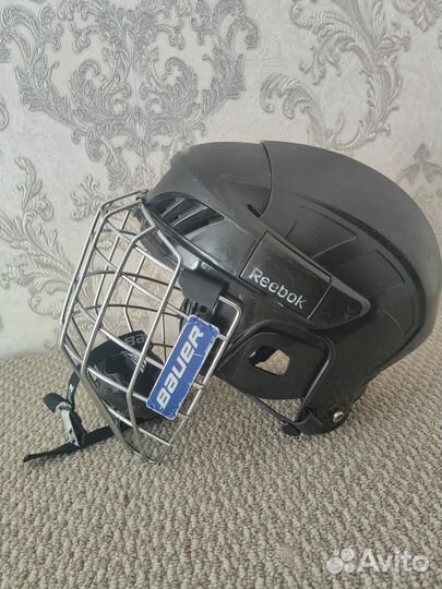 Хоккейный шлем