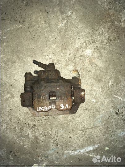 Задний левый суппорт Subaru Legacy B11