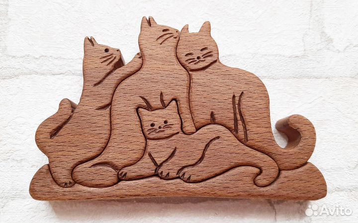 Статуэтка: Семья-кот, кошка и котята