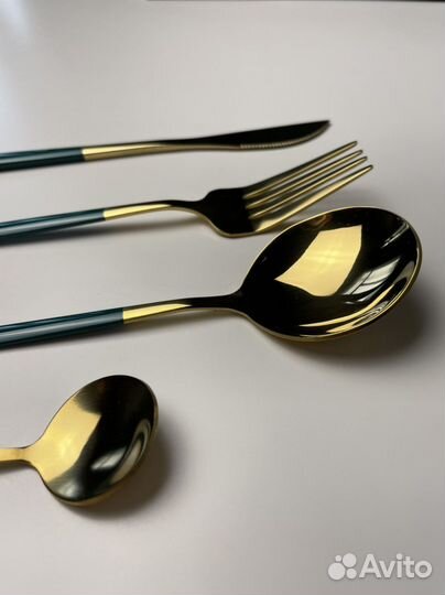 Стильный комплект столовых приборов