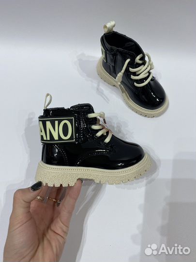 Ботинки для девочки новые