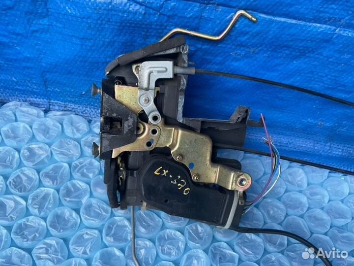 Замок двери передний левый Toyota Tundra XK30 3.4L