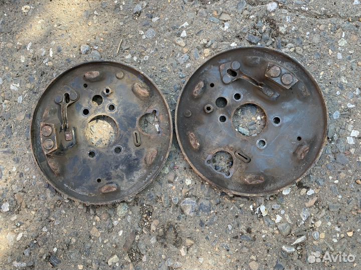 Кожух тормозного диска задний Nissan Sunny N16