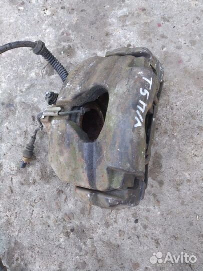 Тормозной суппорт передний левый Volkswagen