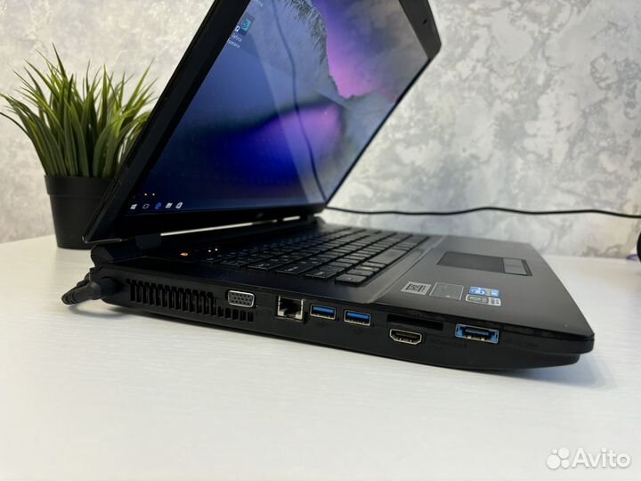 DNS 17.3 Core i3 + SSD + Nvidia 650M