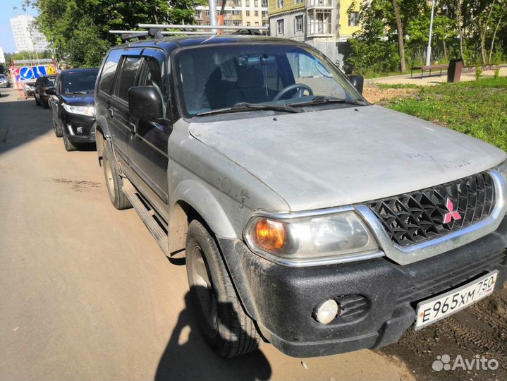 Крылья стеклопластик Mitsubishi Pajero Sport 1