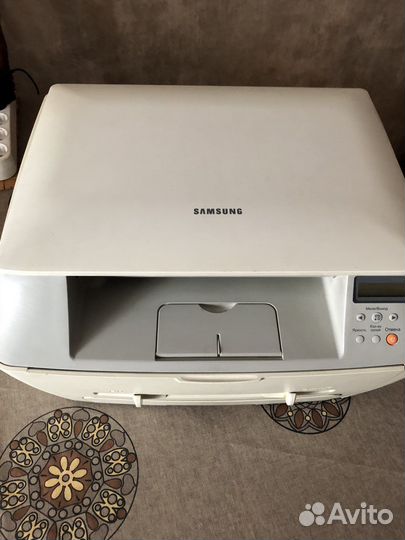 Принтер, сканер, копир (белый), принтер (черный)