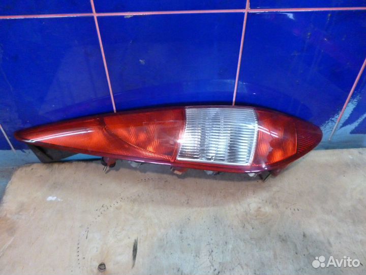 Фонарь задний левый Ford Mondeo III универсал