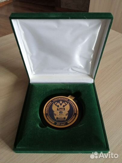 Настольная медаль