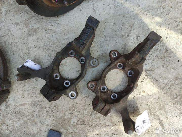 Поворотный кулак (цапфа) Nissan Teana J32 2.5, 3.5