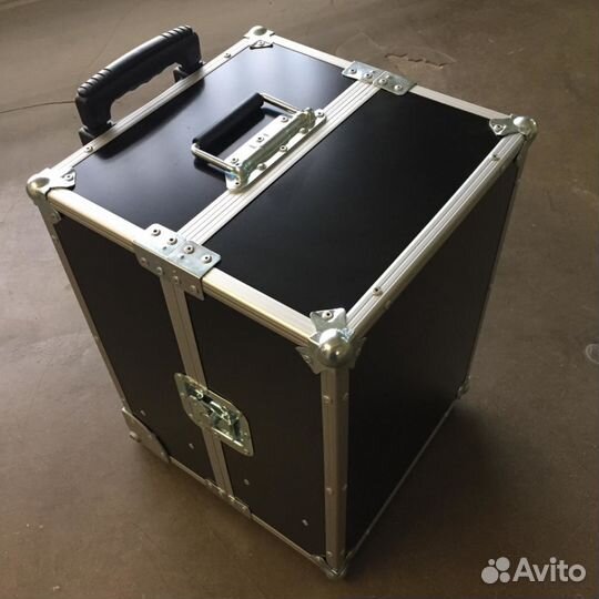 Алюминиевый кейс на 100 виниловых пластинок