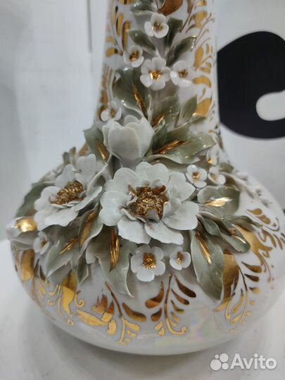 Ваза с цветочным декором / Фарфор