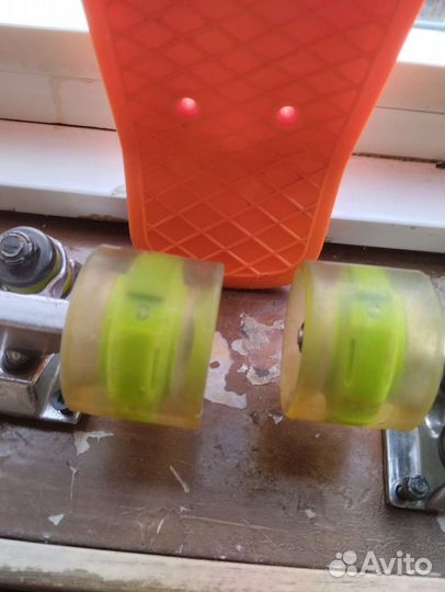 Пениборд на запчасти: две подвески, колеса, доска