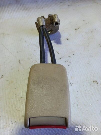 Замок ремня безопасности Volkswagen Passat B5 1.8