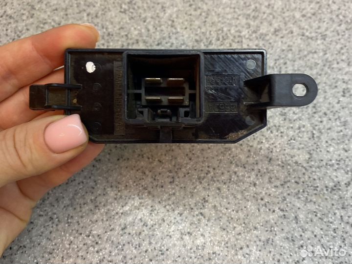 Резистор Ford Focus 3 1695812