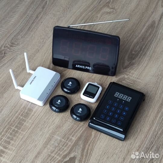 Кнопка вызова официанта, часы, табло, пуль, репите