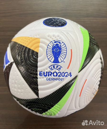 Футбольный мяч Adidas Евро 2024 новинка
