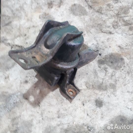 Подушка крепления двигателя Мицубиси Лансер 9