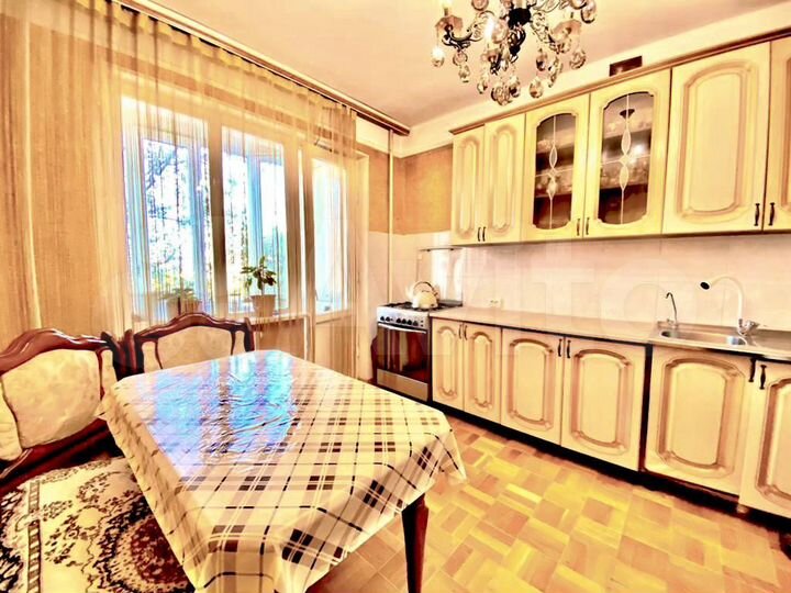 4-к. квартира, 100 м², 5/10 эт.