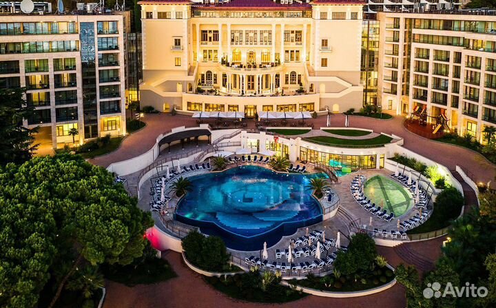 Официант а ля карт с проживанием