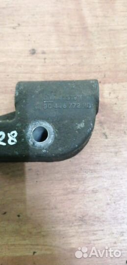 Кронштейн генератора 90448772 GM Opel