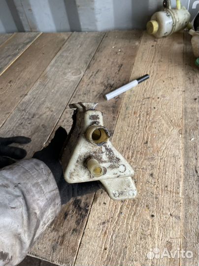 Бачок гура Renault Symbol 1