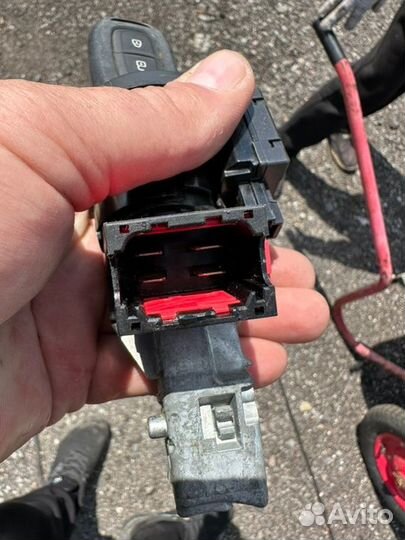 Замок зажигания Renault Duster 2 H4MD730R 2021