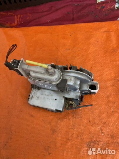 Замок передней левой двери golf 3