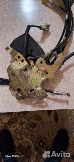 Замок крышки багажника