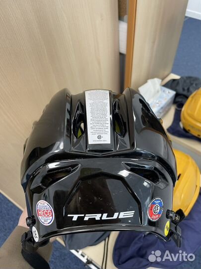 Хоккейный шлем