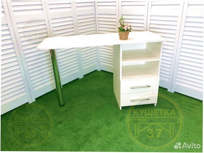 Маникюрный стол