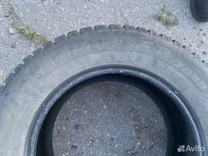 Bridgestone Ice Cruiser 7000 235/60 R16