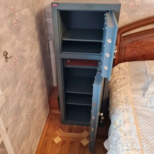 Металлический несгораемый сейф