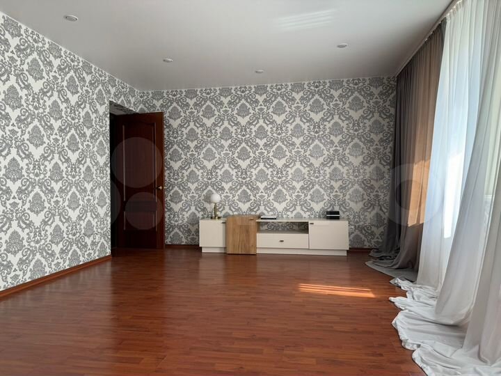 2-к. квартира, 72 м², 9/10 эт.