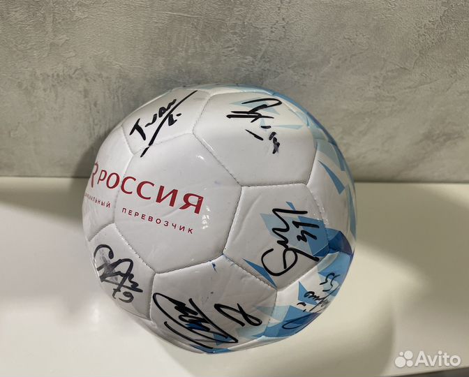 Футбольный мяч с автографами Зенита