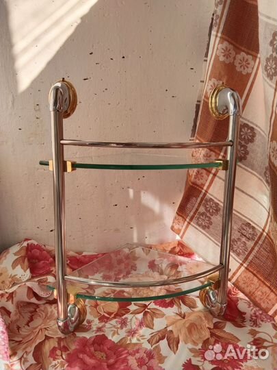 Полочка для ванной угловая