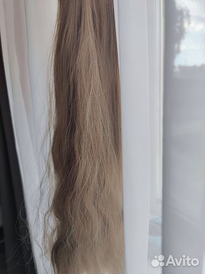 Волосы на заколках русые