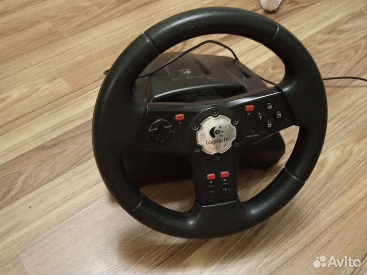 Игровой руль logitech с педалями