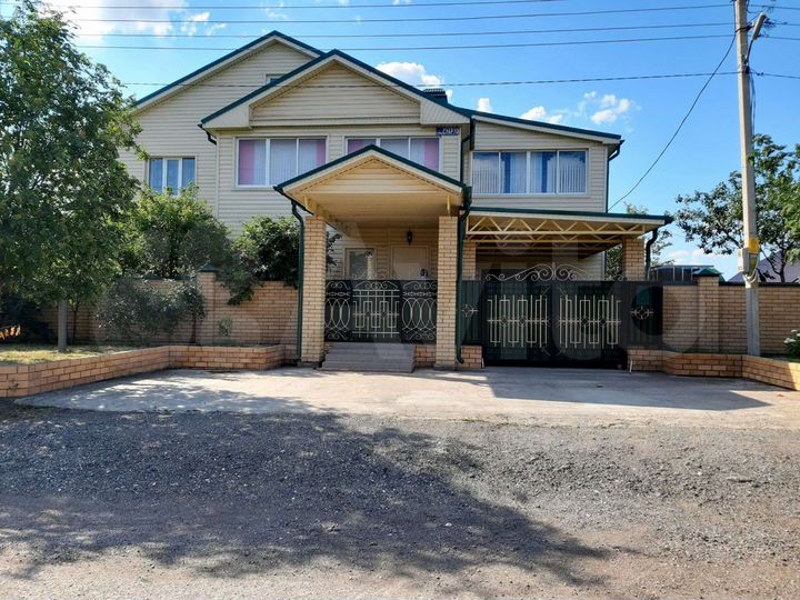 Коттедж 530 м² на участке 10 сот.