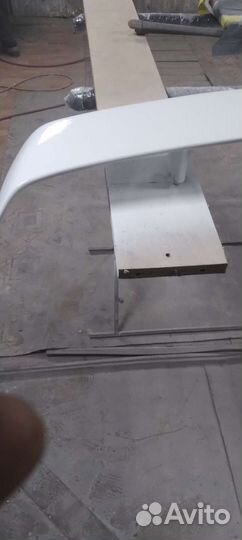 Спойлер высокий