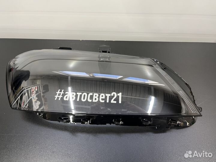 Стекло фары Volkswagen Passat B7 Левое/Правое