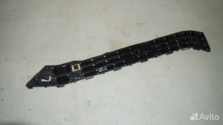 Кронштеин крепления бампера R LH на крыло Forester