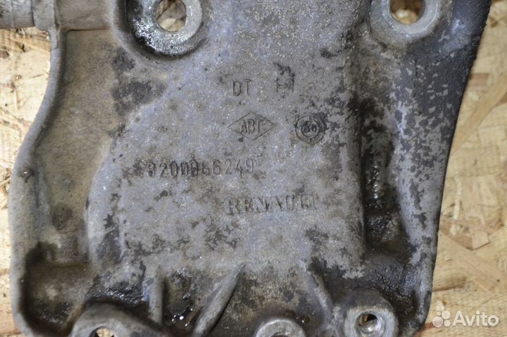 Кронштейн генератора Renault Symbol