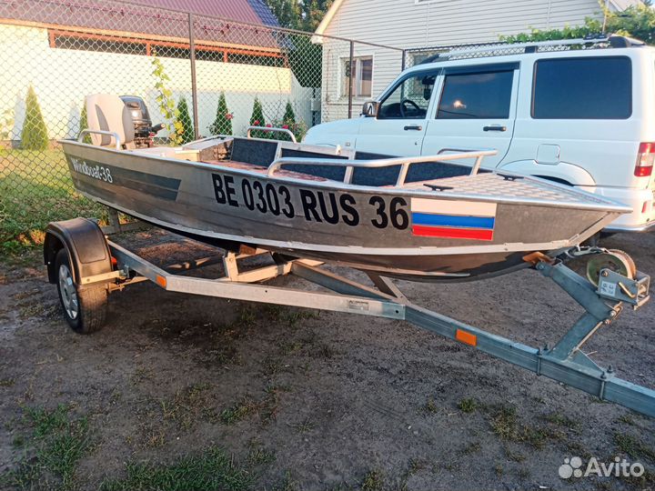 Моторная лодка Windbot 38м, Suzuki DF15A и прицеп
