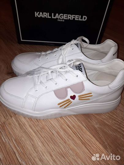 Кроссовки женские